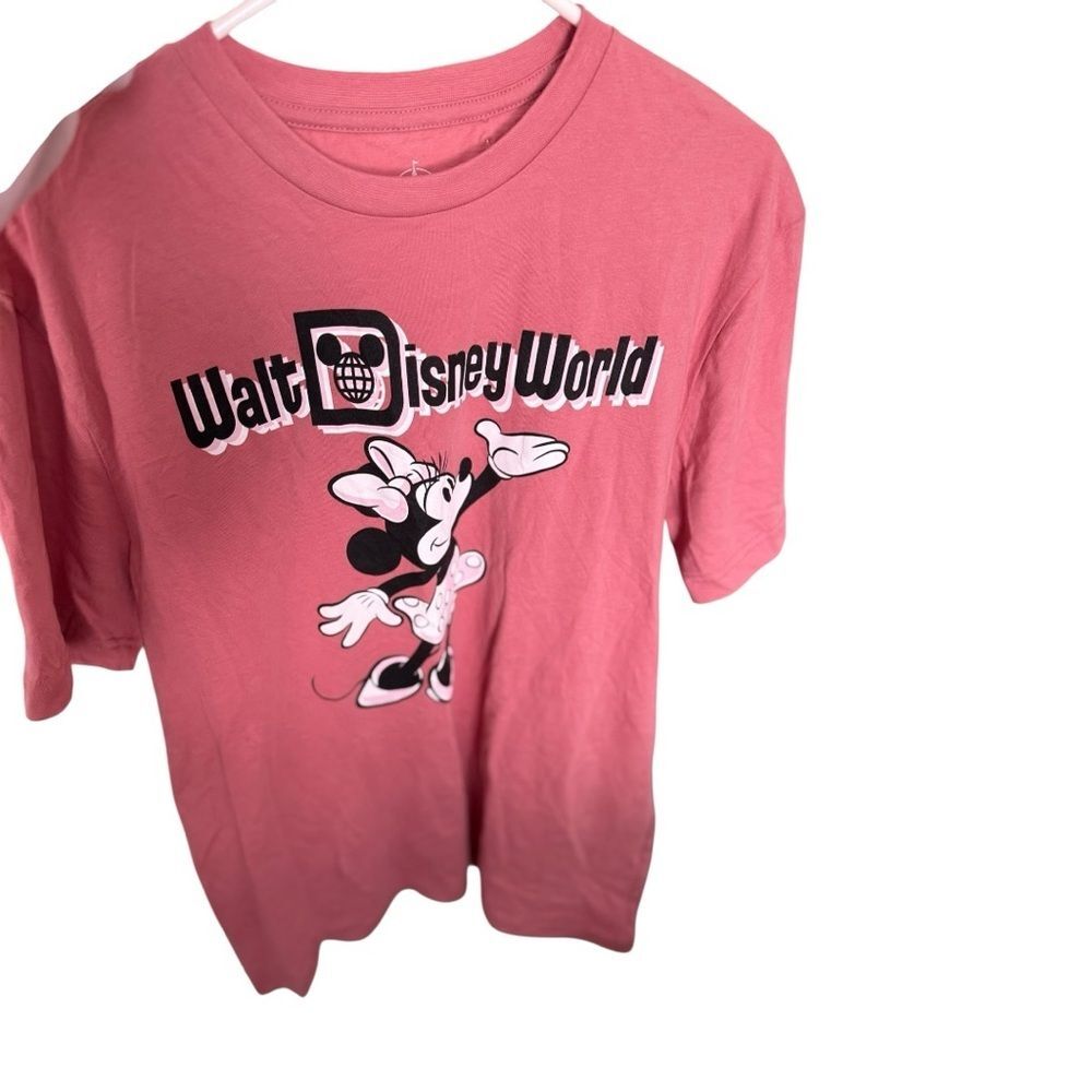 NWT Walt Disney World Pink Short Sleeve Tee with Graphic Design